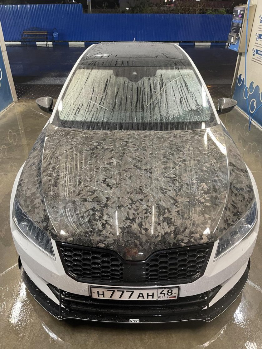 Карбоновый капот