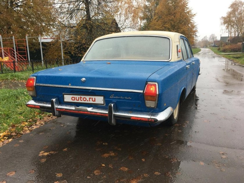 ГАЗ 24 бело голубая