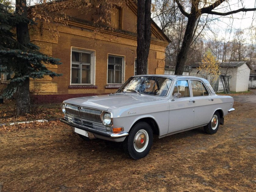 Серая Волга ГАЗ 24