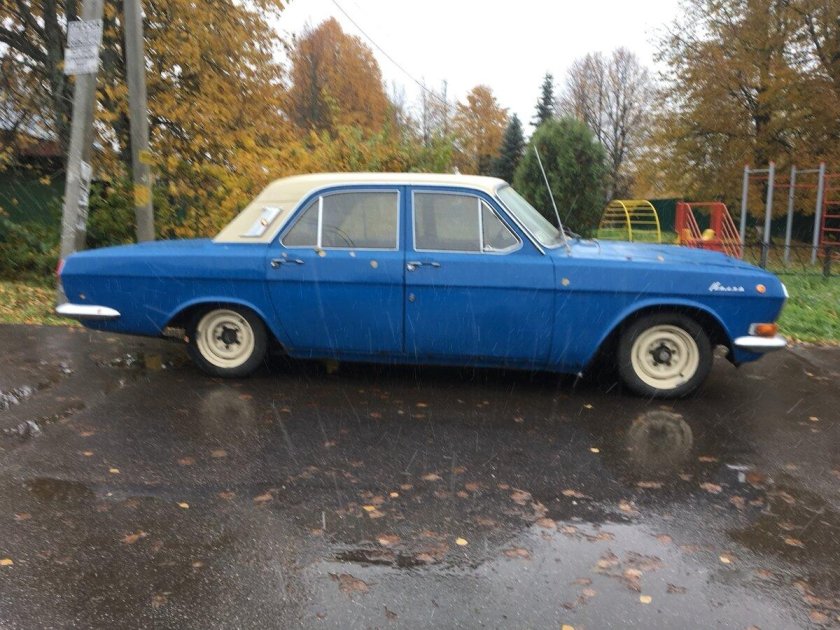 ГАЗ 24 голубая