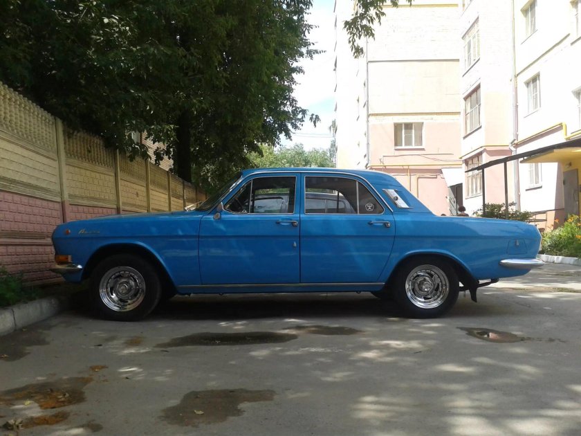 Голубая Волга ГАЗ 24