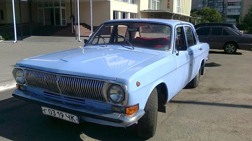 ГАЗ 24 голубая