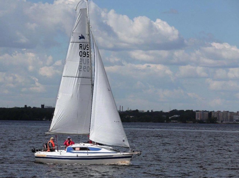 Яхта парусная