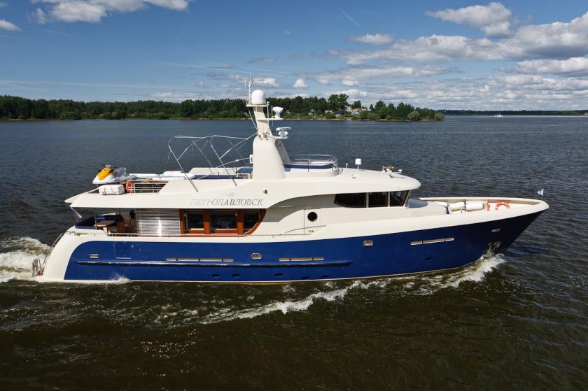 Яхта Петропавловск