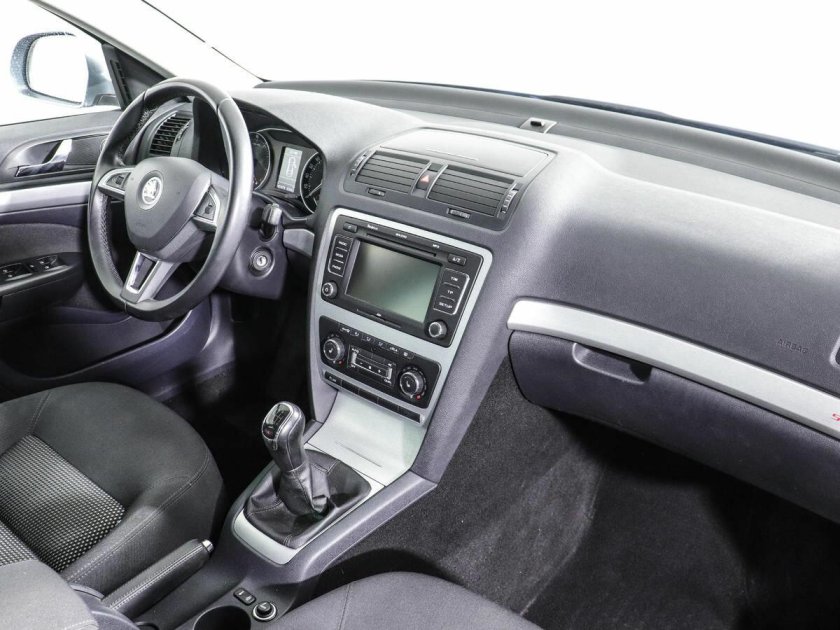 Октавия 2 Рестайлинг салон