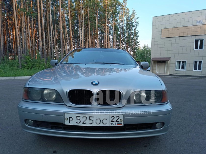 Серебряная БМВ