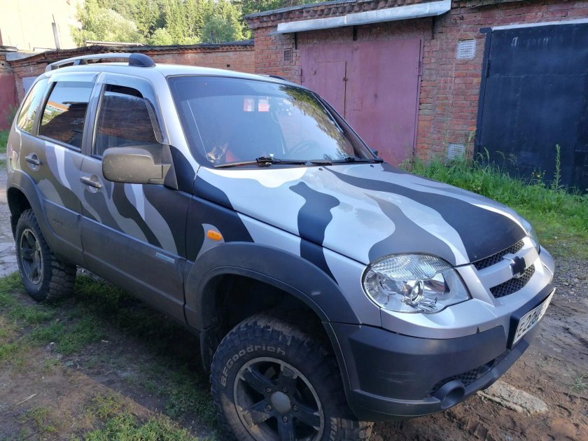 Оклейка Нивы виниловой пленкой