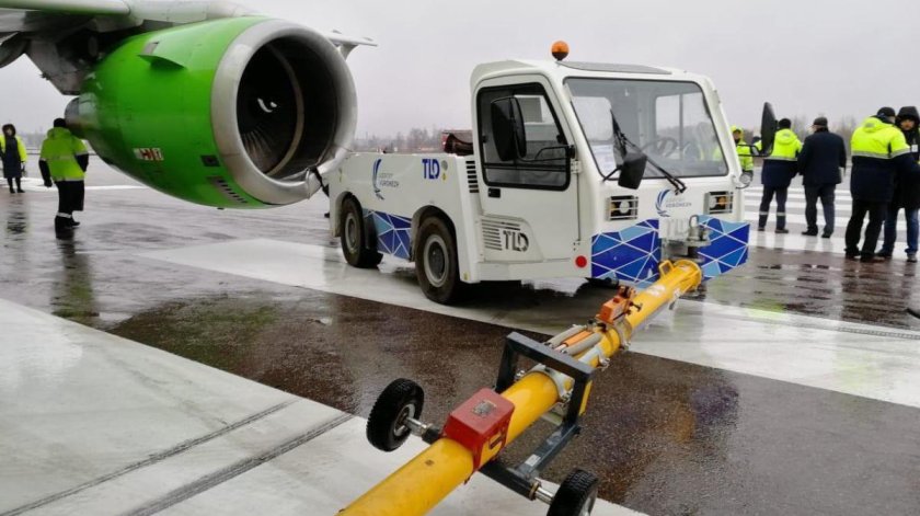 Тягач для буксировки воздушных судов