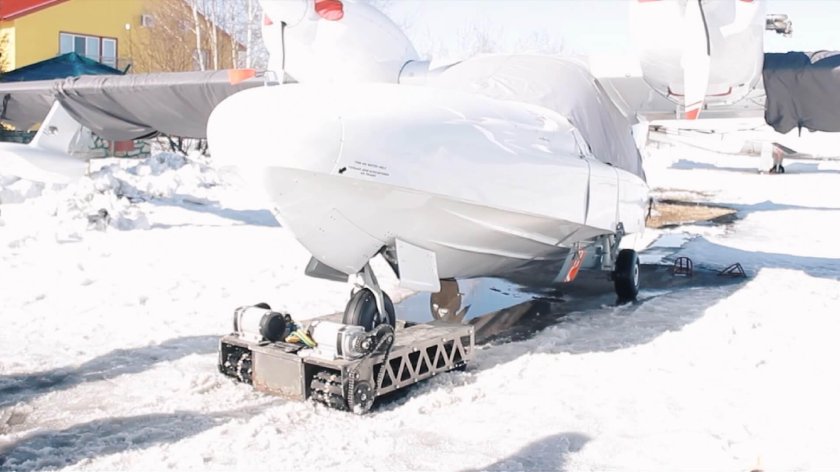 Гусеничное шасси самолета