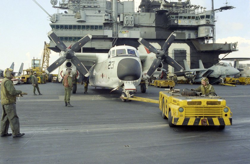 Грейхаунд с--2 на палубу авианосца