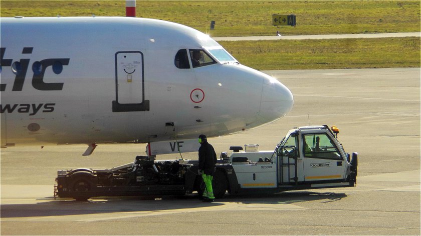 Самолет после посадки