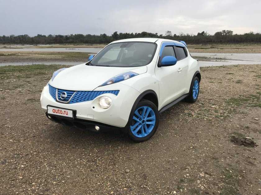 Nissan Juke 2011 белый