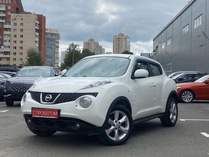 Ниссан Жук белый 2011 год выпуска