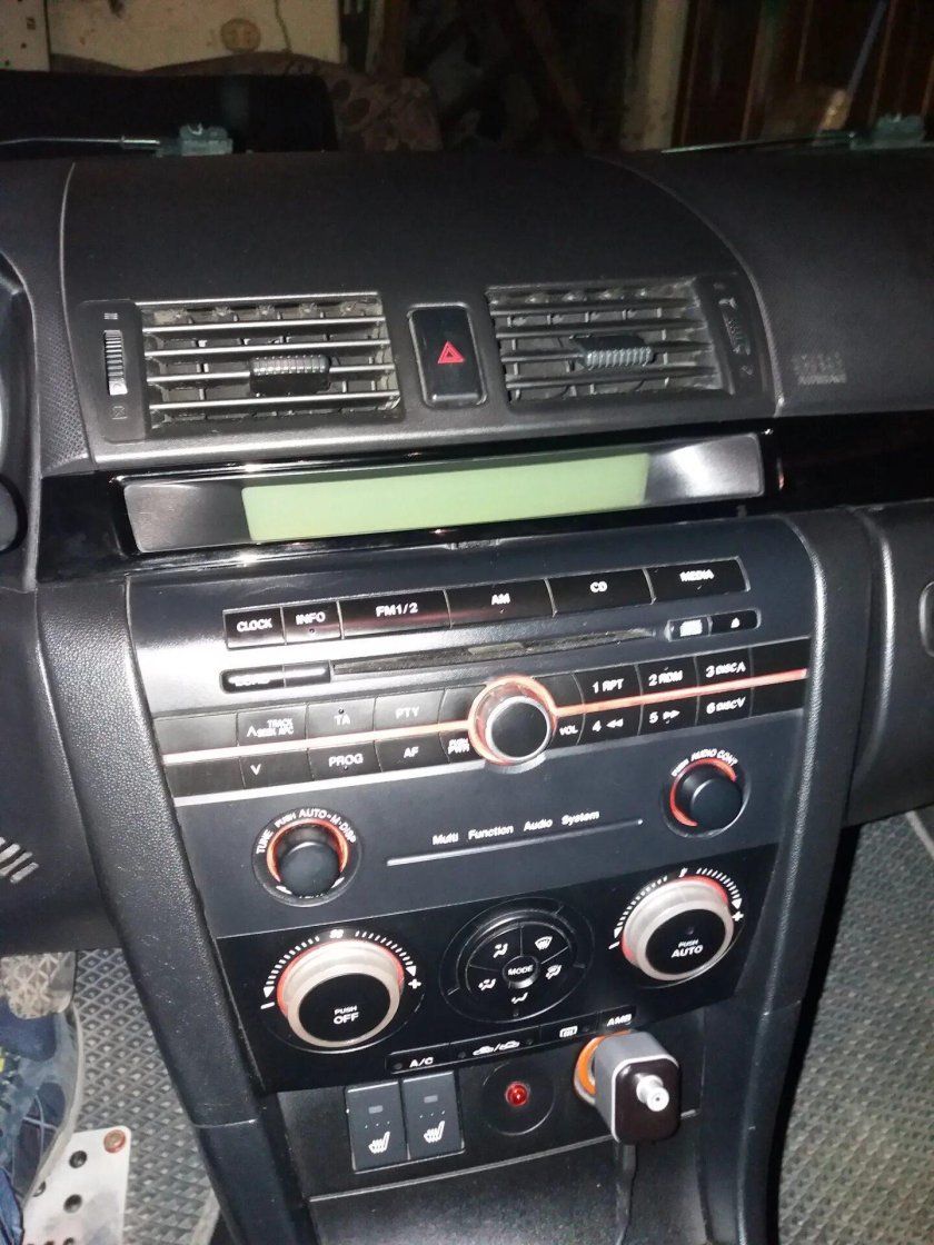 Магнитола Мазда 3