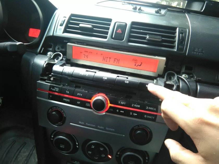 Мазда 3 2008 aux