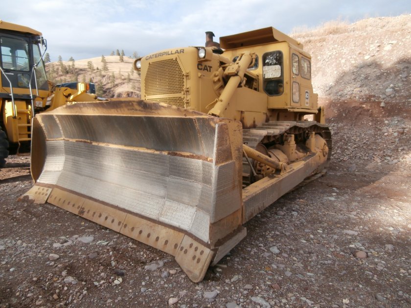 Катерпиллер бульдозер 9