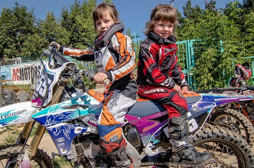 Дети в мотокроссе