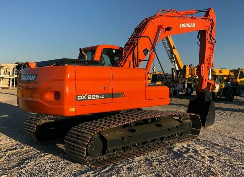 Гусеничный экскаватор doosan dx300lc