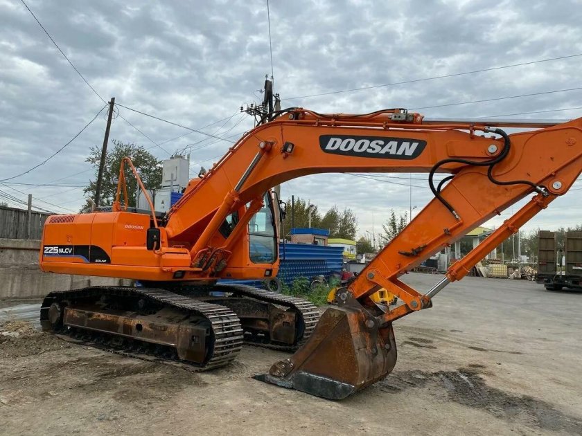 Экскаватор Doosan 225 NLC