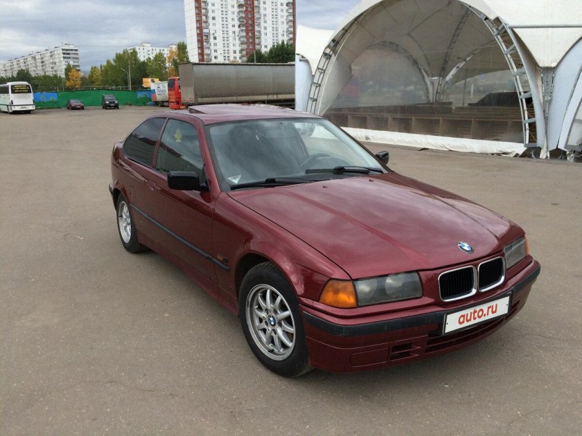 BMW e36 бордовая