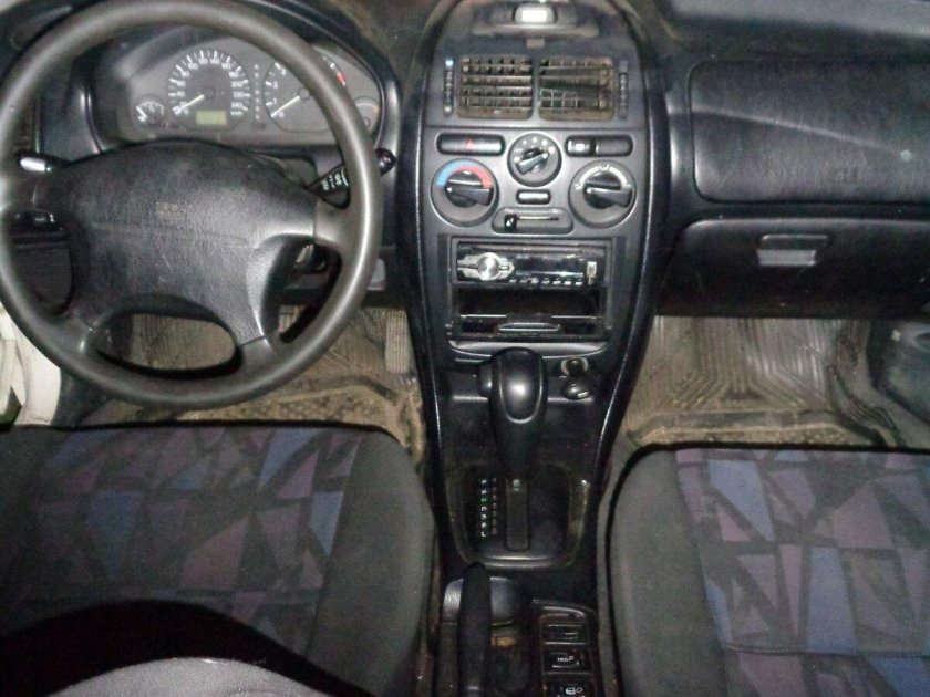 Mitsubishi Carisma 1998 салон