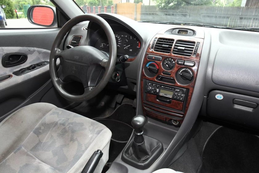 Митсубиси Каризма 2001 1.6