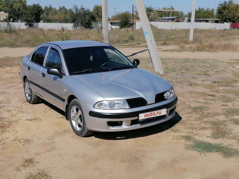Mitsubishi carisma 2001 седан