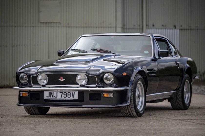 Aston martin v8 vantage 1977