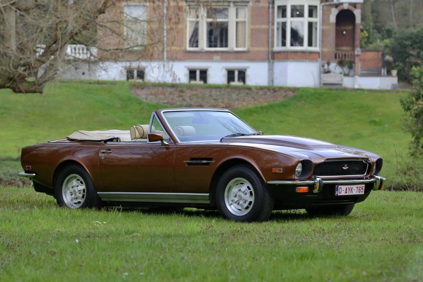 Aston martin v8 1985