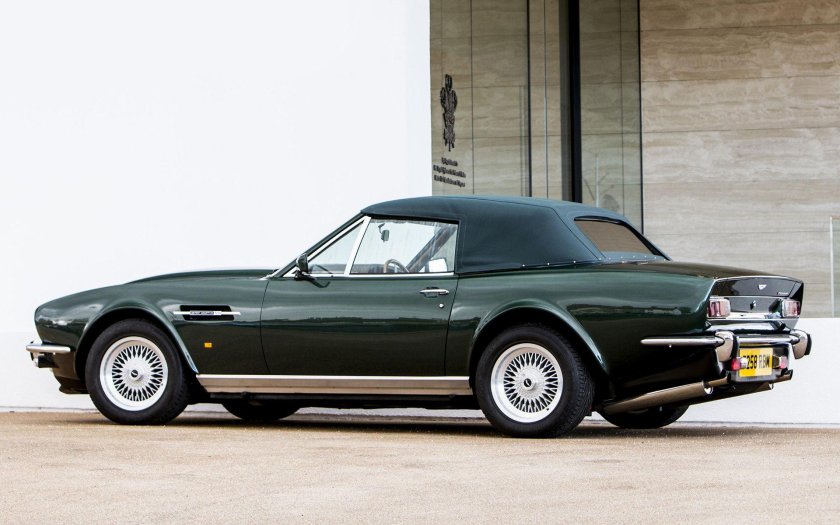 Aston Martin v8 Vantage 1977