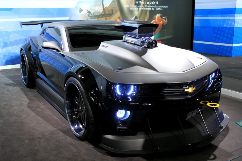 Шевроле Камаро 2020 черная