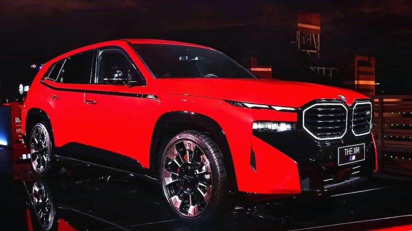 BMW XM Red