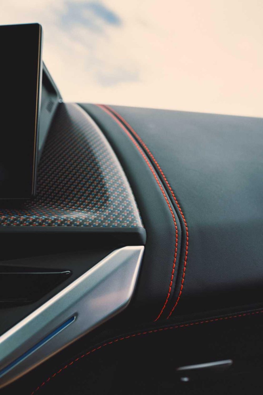 BMW XM Label Red салон