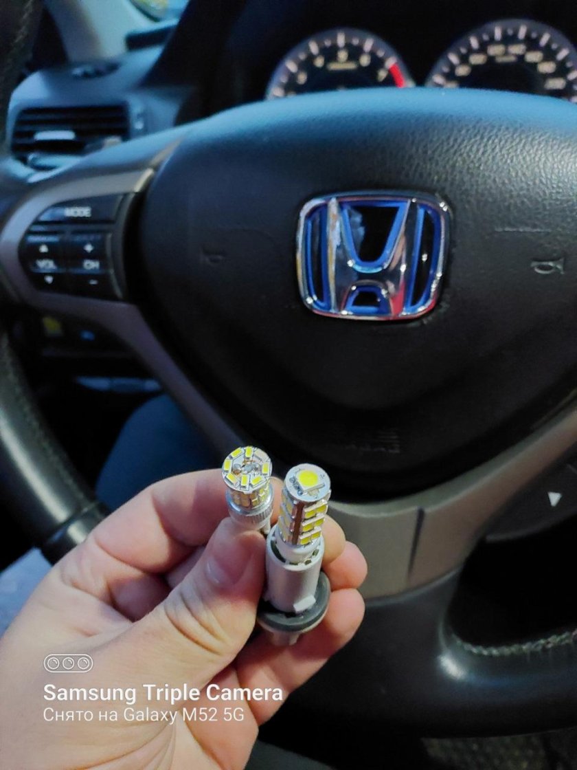 Хонда Аккорд 8 2.4 лампочка габаритов