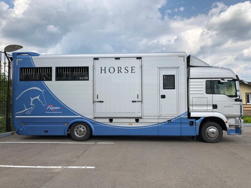 Прицеп для лошадей