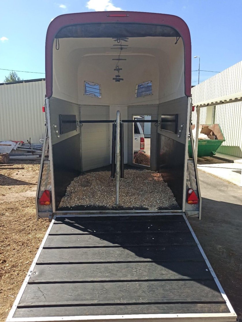 Коневоз Actros 2004