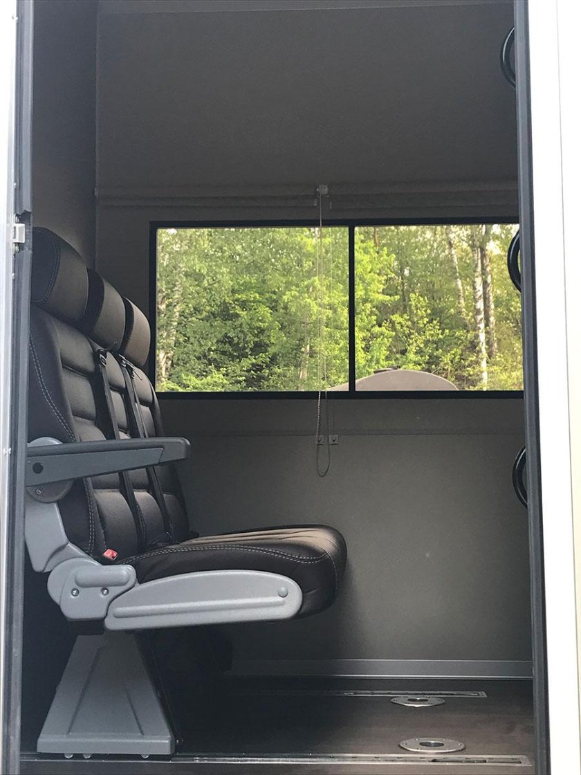 Коневозы с жилым отсеком фото