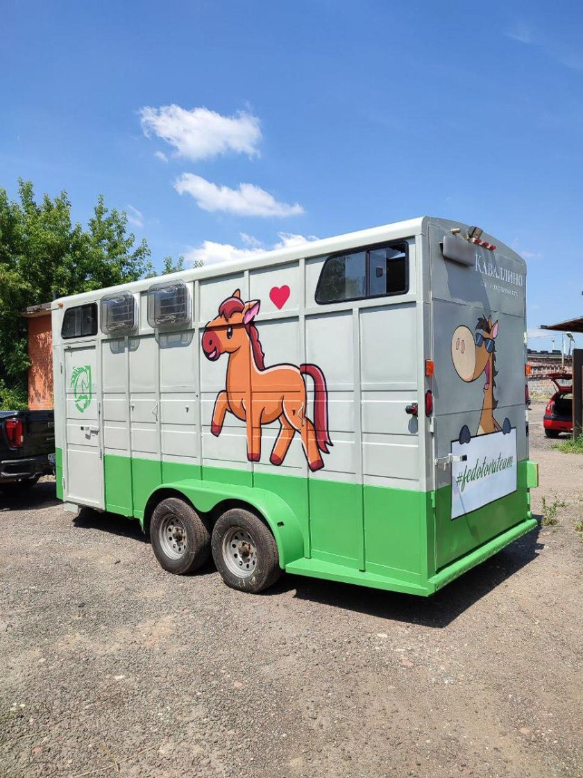 Прицеп коневоз