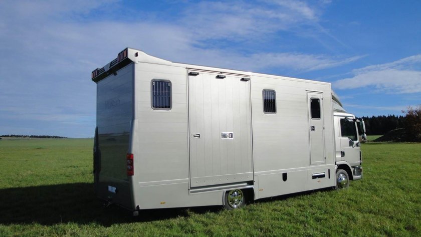 Коневоз для лошадей