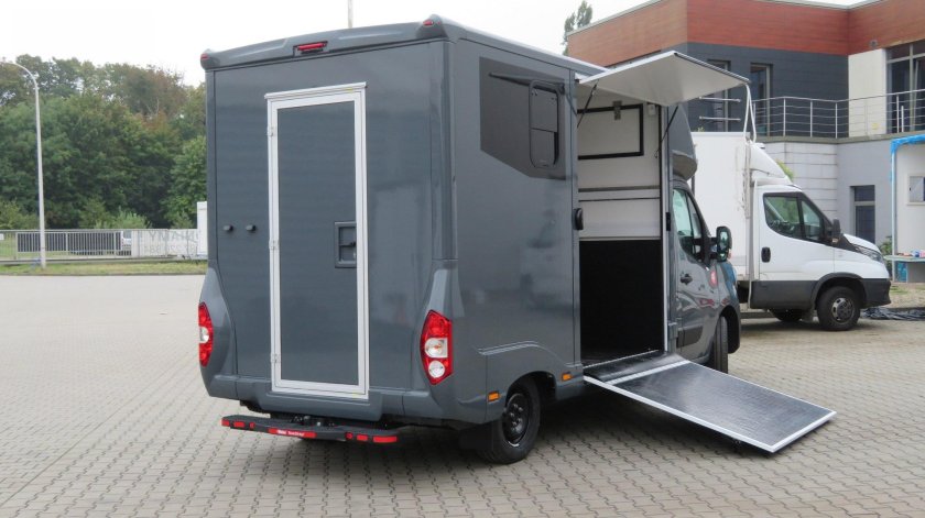 Коневоз мерседес