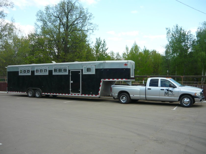 Коневоз полуприцеп