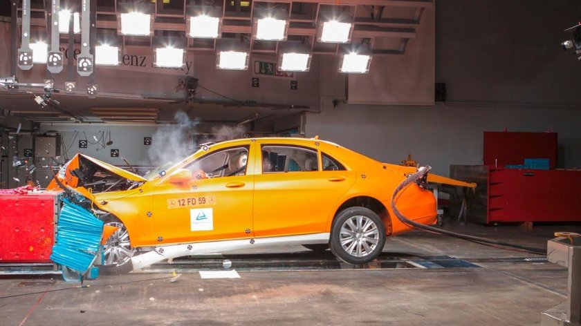 Краш тест Mercedes-Benz c-class 2022