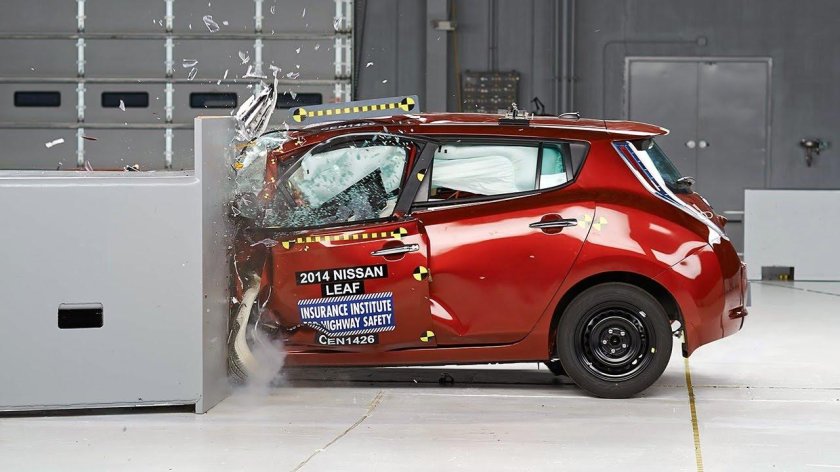 Краш тест Ниссан Leaf 2014
