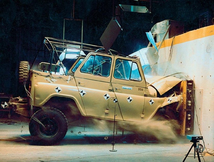 Краш тест УАЗ 469