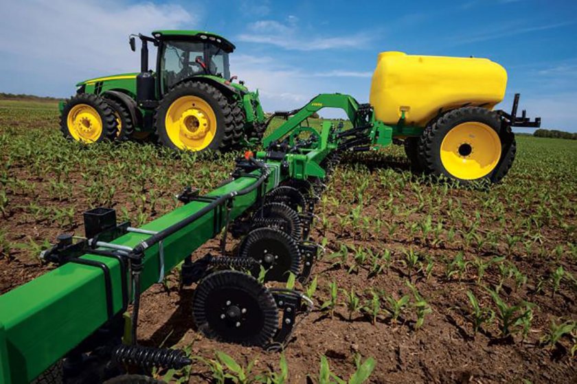 John Deere опрыскиватель самоходный