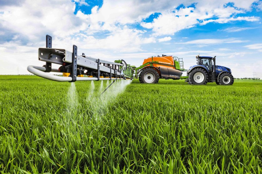 Опрыскиватели Амазоне UX 4200