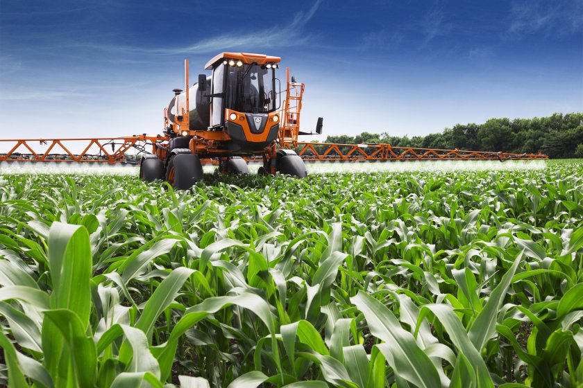 Самоходный опрыскиватель Jacto