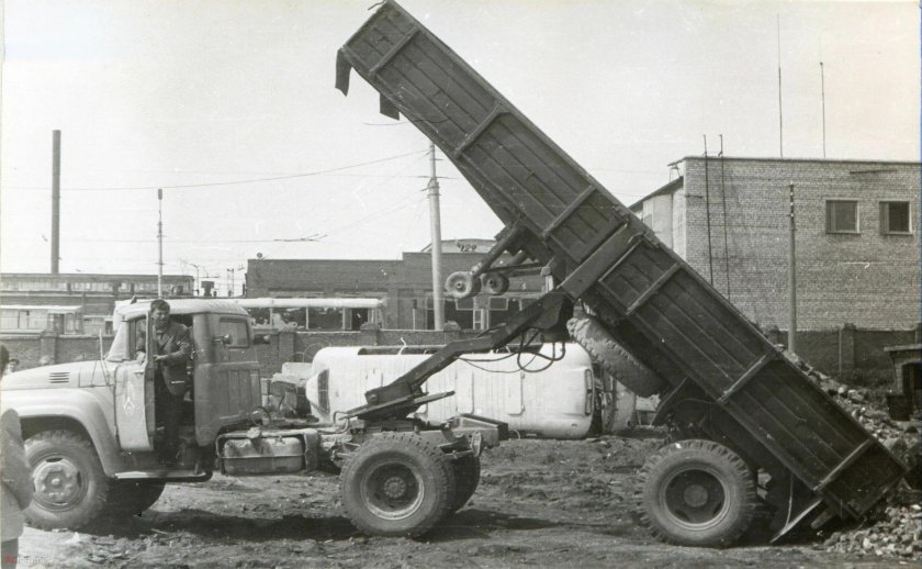 ЗИЛ 130 в1 с полуприцепом