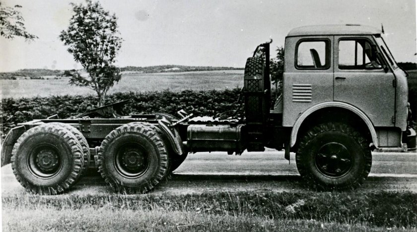 МАЗ 515 седельный тягач