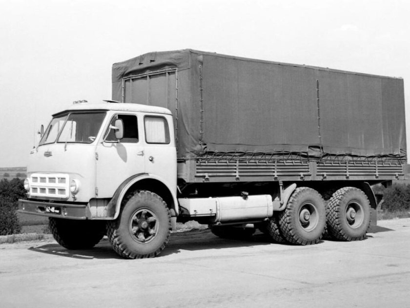 МАЗ 515 седельный тягач